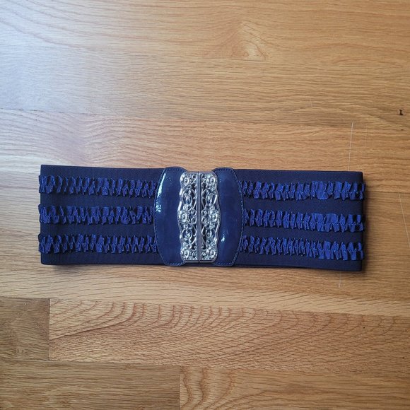 Navy Elastic Ruffle Belt with Interlocking Silver Clasp Buckle - Picture 1 of 5